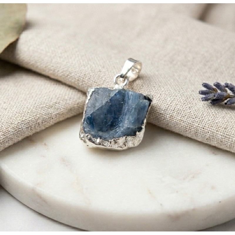 Pandantiv kyanit brut natural neregulat | Nikolla Accesorii